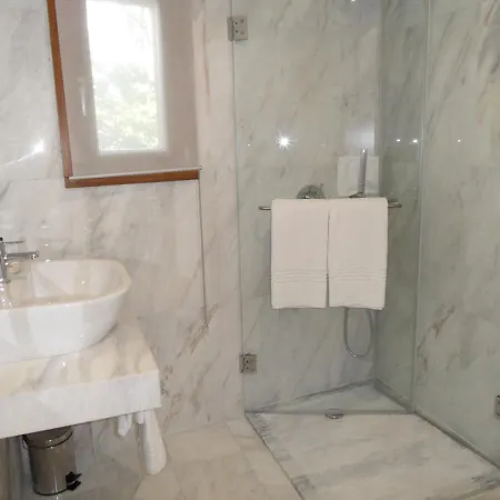 Casa de Férias Casa Com Piscina Privada E Jacuzzi No Geres Pandoses