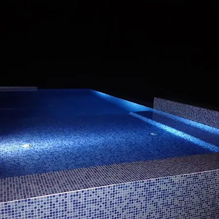 Casa Com Piscina Privada E Jacuzzi No Geres Pandoses