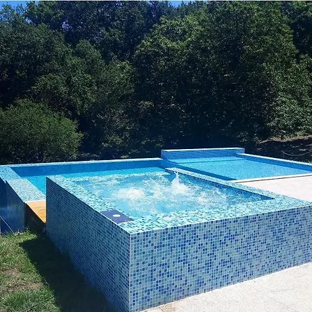 Casa Com Piscina Privada E Jacuzzi No Geres Pandoses