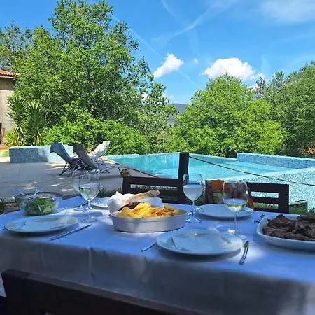 Casa de Férias Casa Com Piscina Privada E Jacuzzi No Geres *